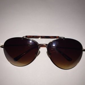 Woman’s Aviator Sunglasses
